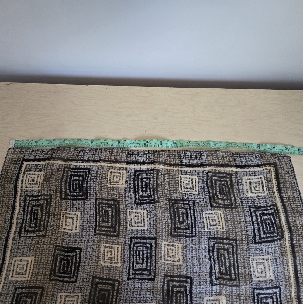 Geometric Pattern Sheer Scarf. - image 4